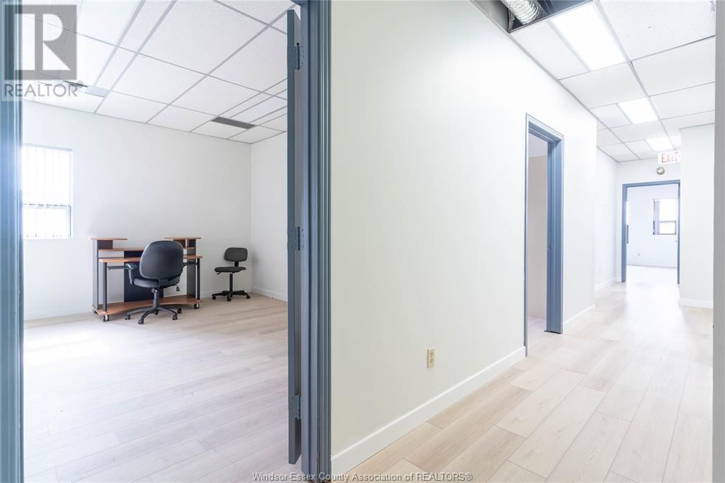 2594 HOWARD AVENUE Image 16