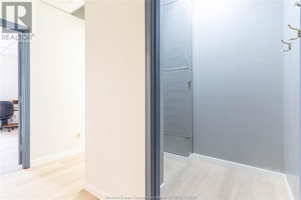 2594 HOWARD AVENUE Image 21