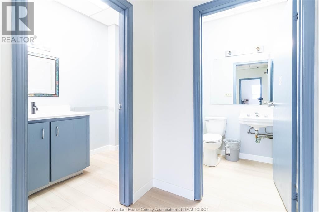 2594 HOWARD AVENUE Image 22