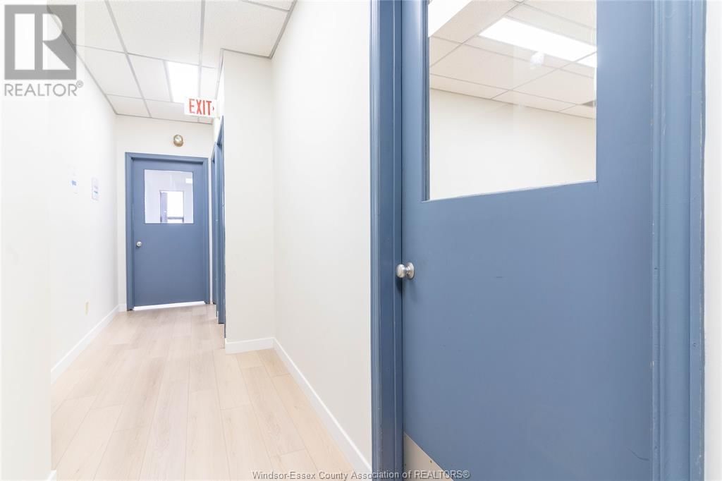 2594 HOWARD AVENUE Image 27