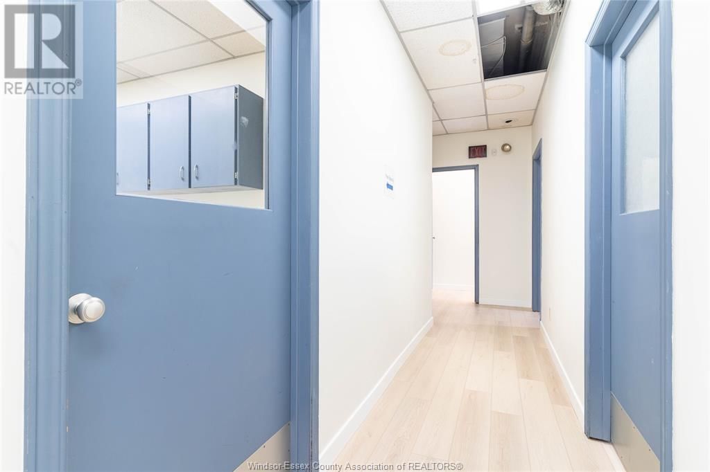 2594 HOWARD AVENUE Image 29