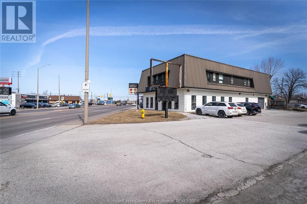2594 HOWARD AVENUE Image 36
