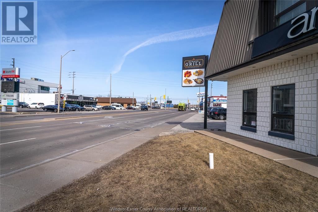 2594 HOWARD AVENUE Image 37