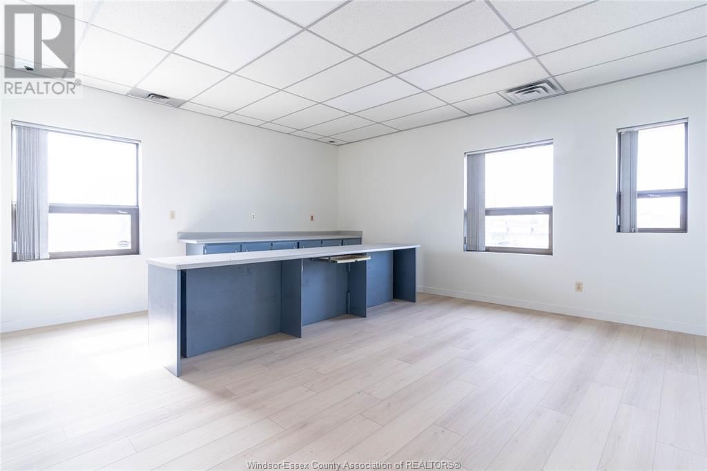 2594 HOWARD AVENUE Image 4