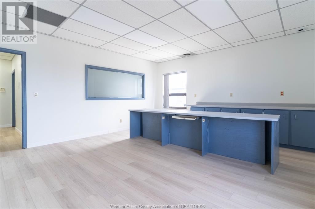 2594 HOWARD AVENUE Image 5