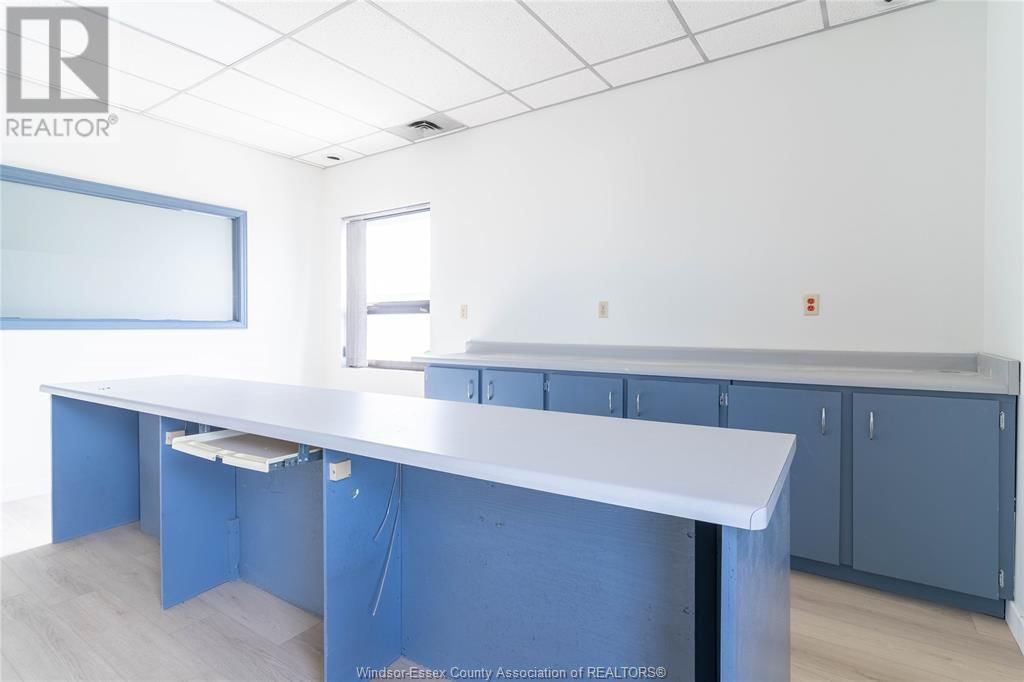 2594 HOWARD AVENUE Image 6