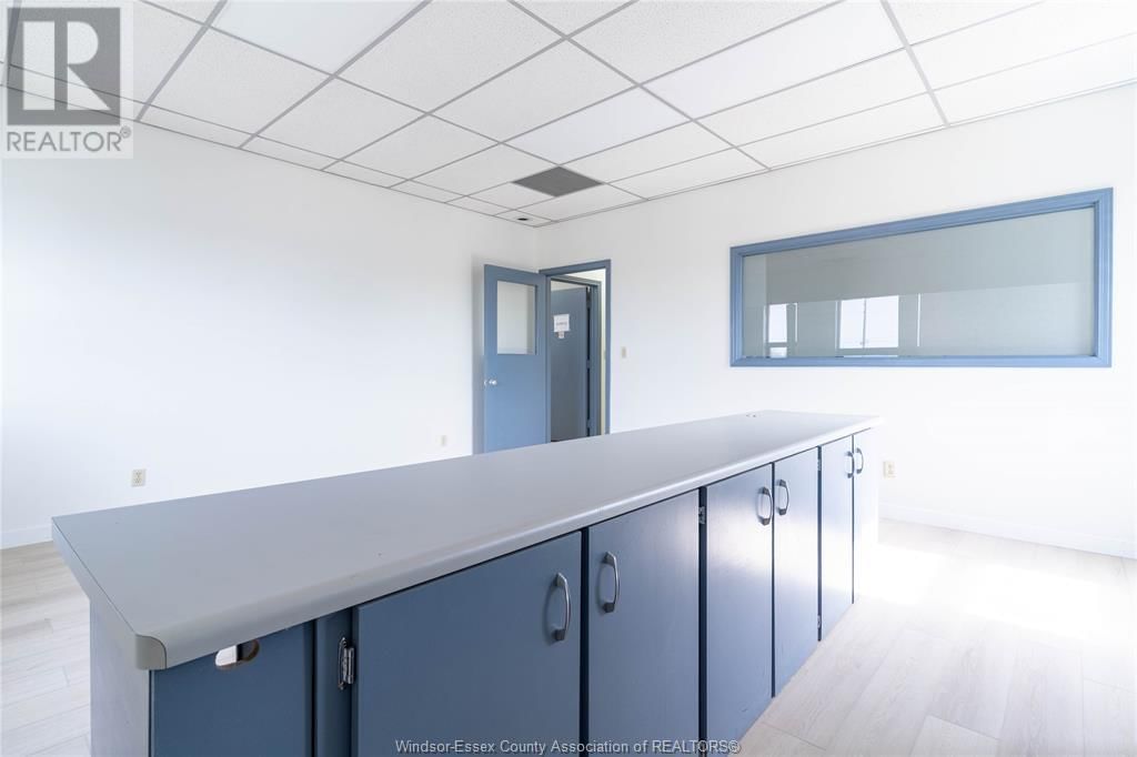 2594 HOWARD AVENUE Image 7