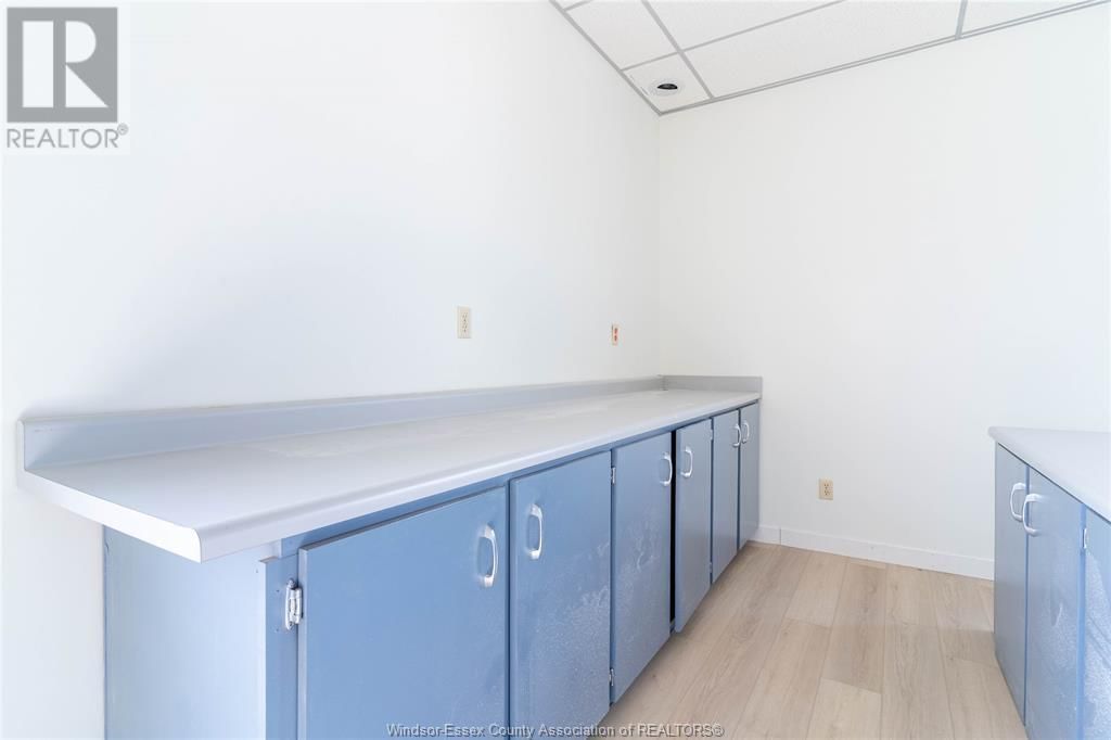 2594 HOWARD AVENUE Image 9