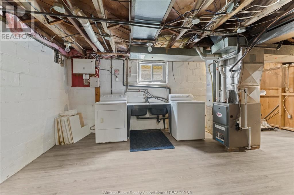 216 THOMPSON BOULEVARD Image 11