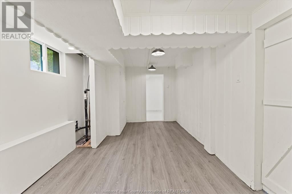 216 THOMPSON BOULEVARD Image 15