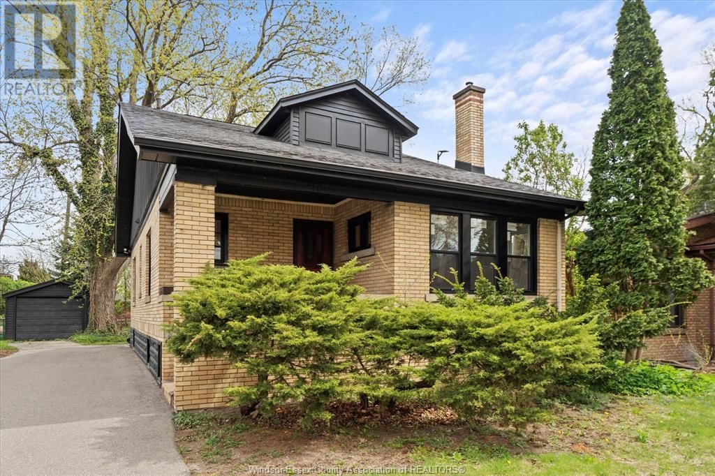 216 THOMPSON BOULEVARD Image 2
