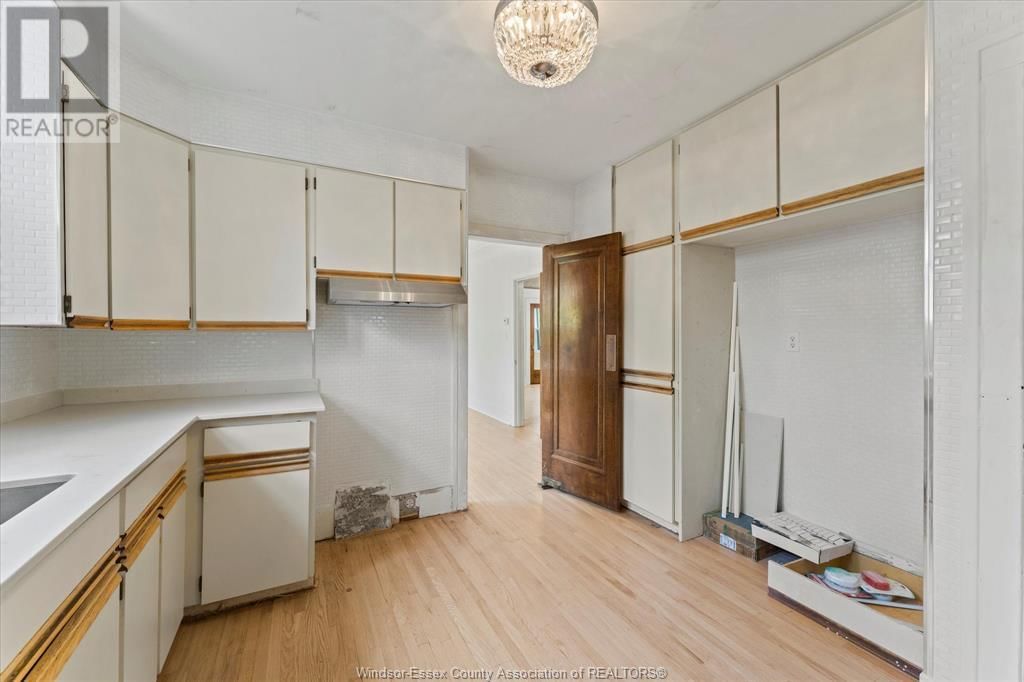 216 THOMPSON BOULEVARD Image 21