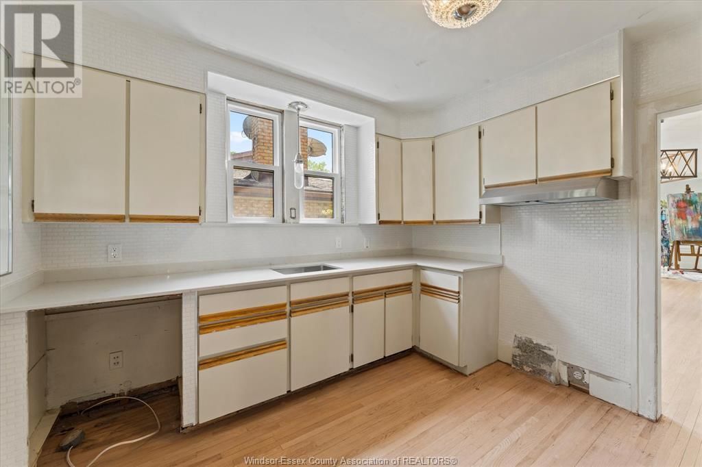 216 THOMPSON BOULEVARD Image 22