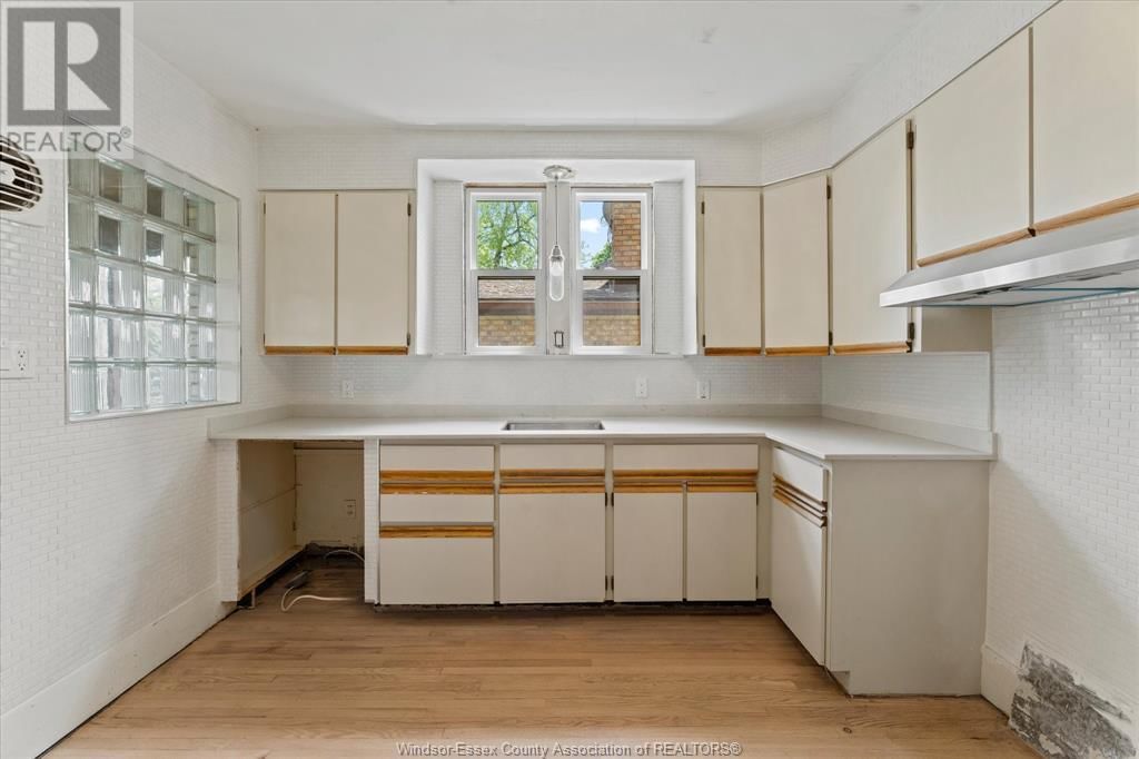 216 THOMPSON BOULEVARD Image 23