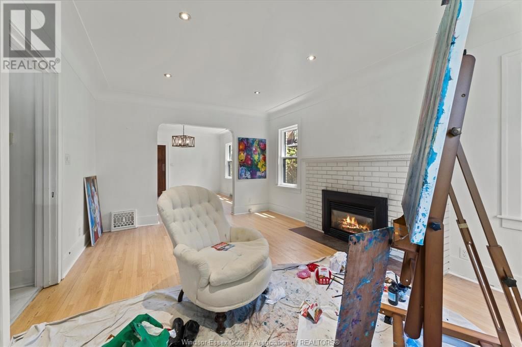 216 THOMPSON BOULEVARD Image 28