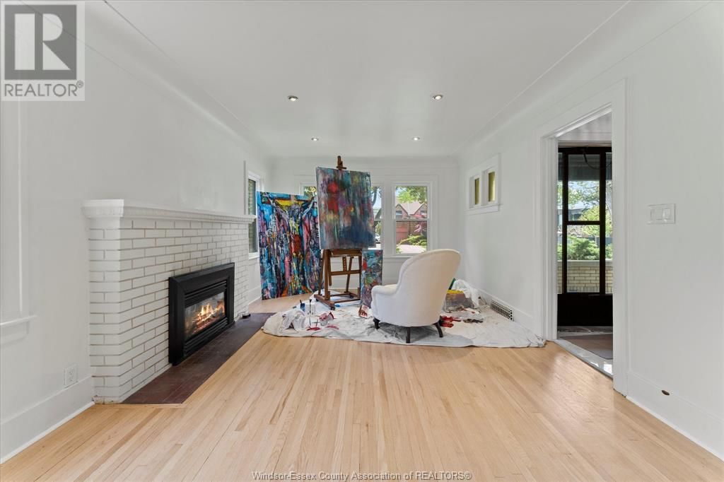 216 THOMPSON BOULEVARD Image 29