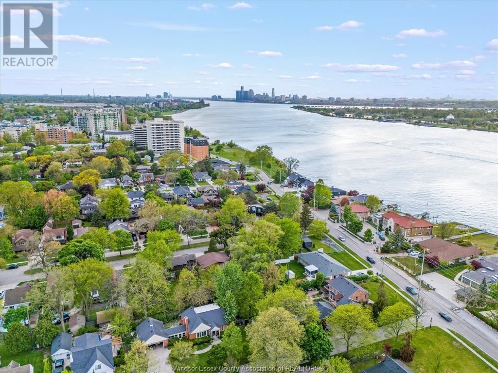 216 THOMPSON BOULEVARD Image 3