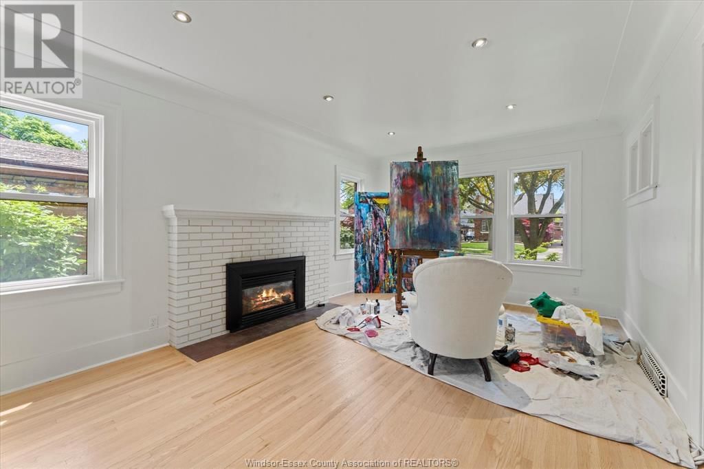 216 THOMPSON BOULEVARD Image 30