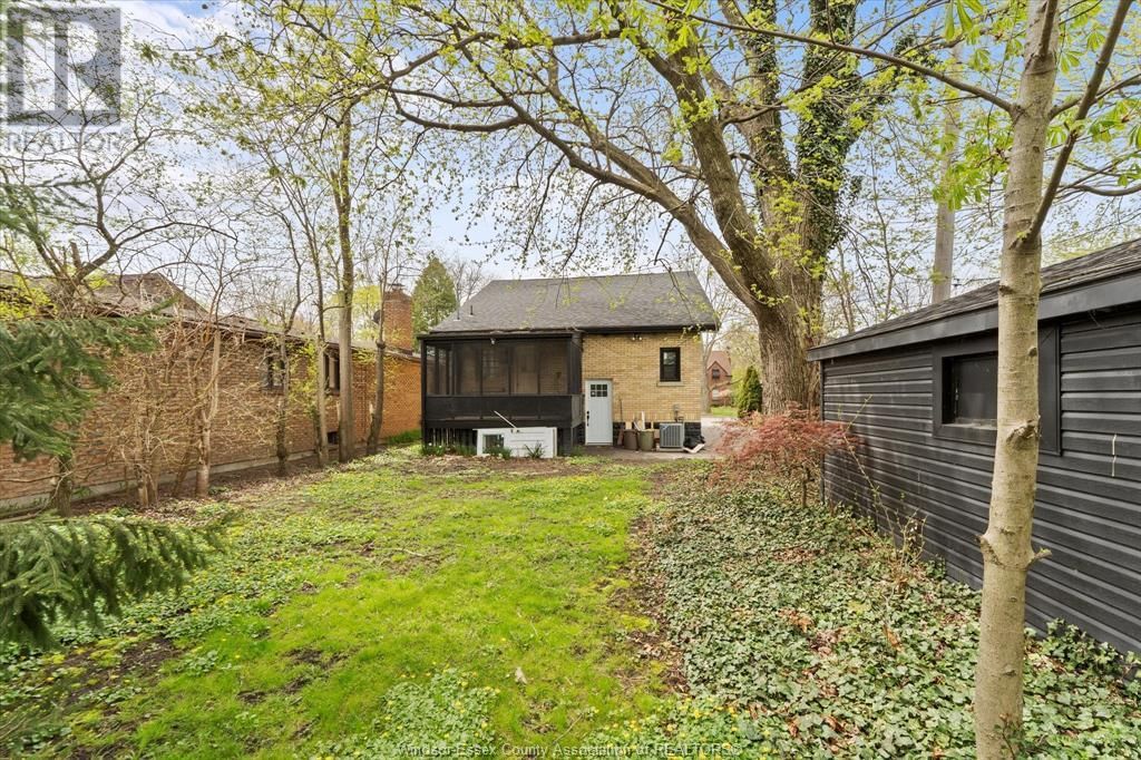 216 THOMPSON BOULEVARD Image 31