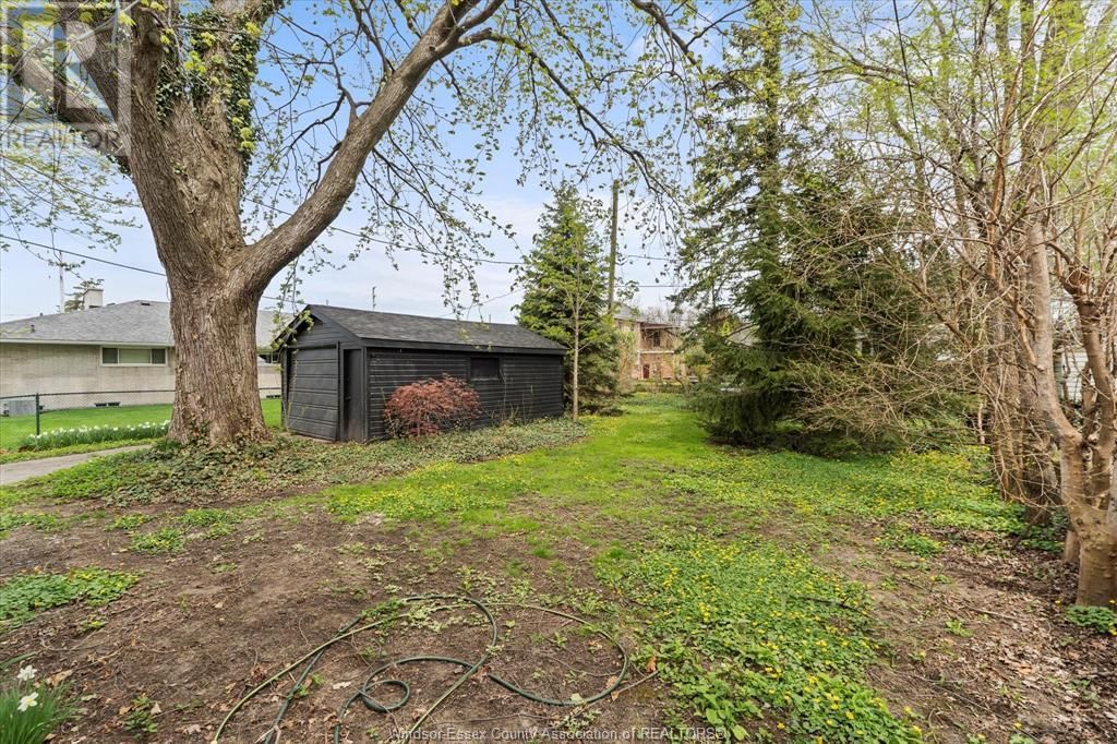 216 THOMPSON BOULEVARD Image 33