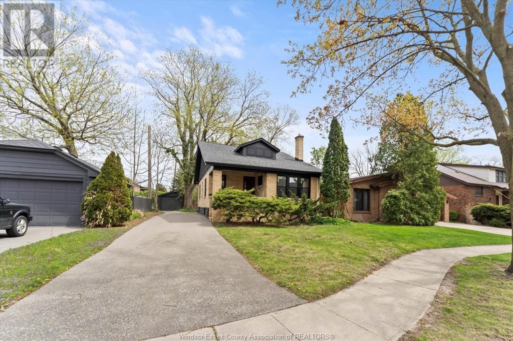 216 THOMPSON BOULEVARD Image 34