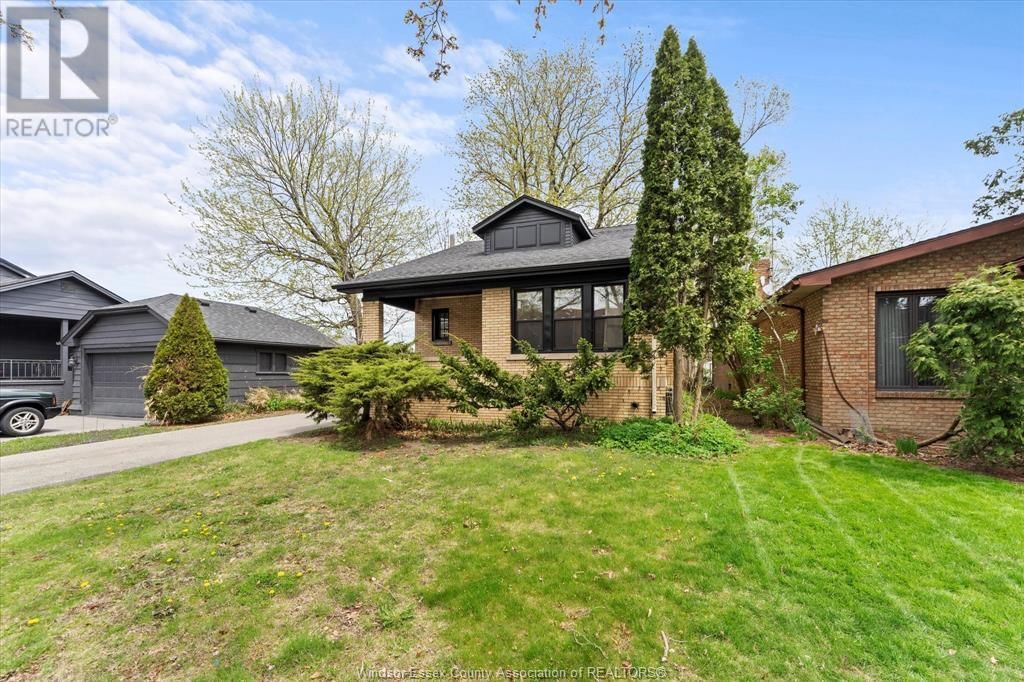 216 THOMPSON BOULEVARD Image 35