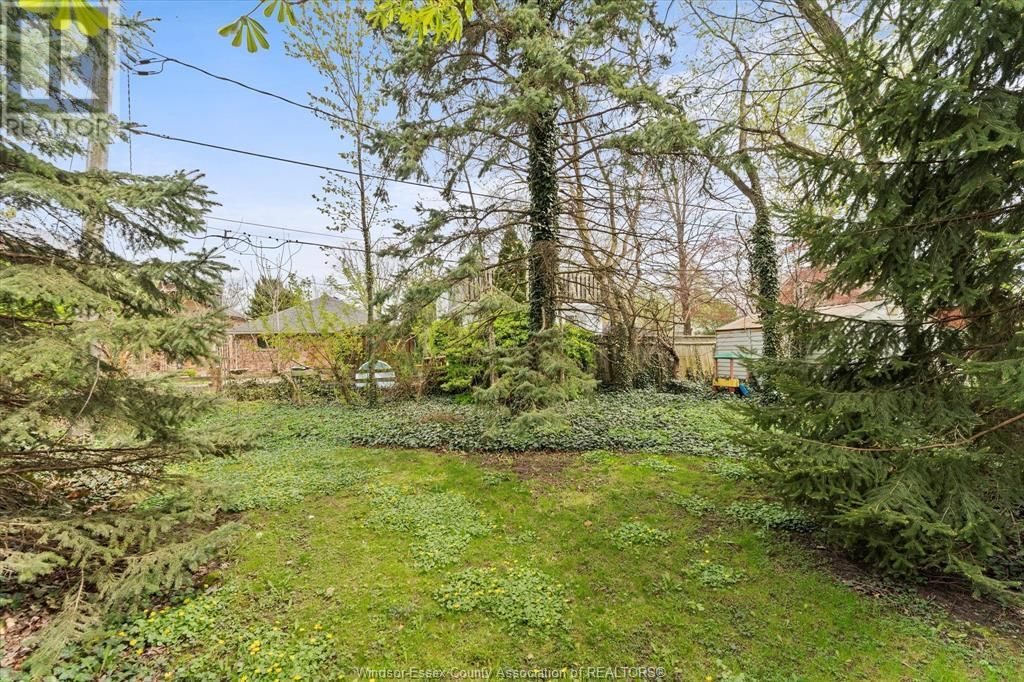 216 THOMPSON BOULEVARD Image 36