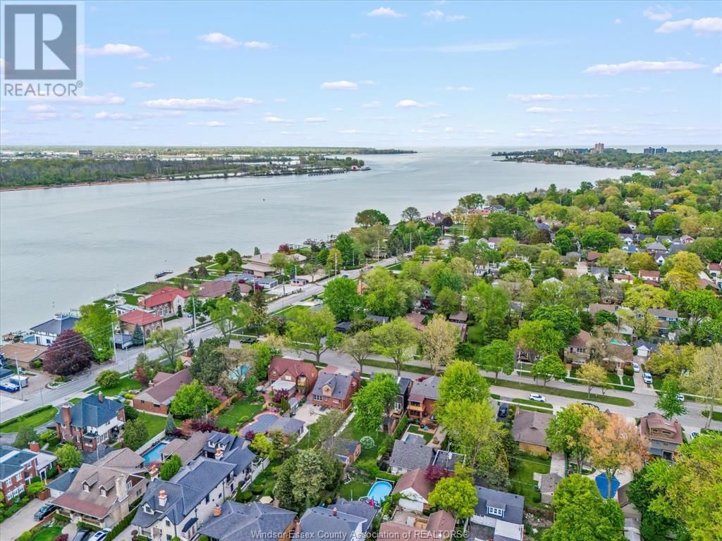 216 THOMPSON BOULEVARD Image 4