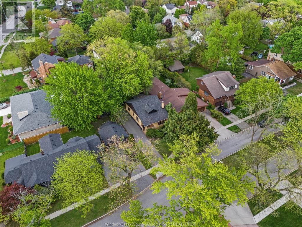 216 THOMPSON BOULEVARD Image 7
