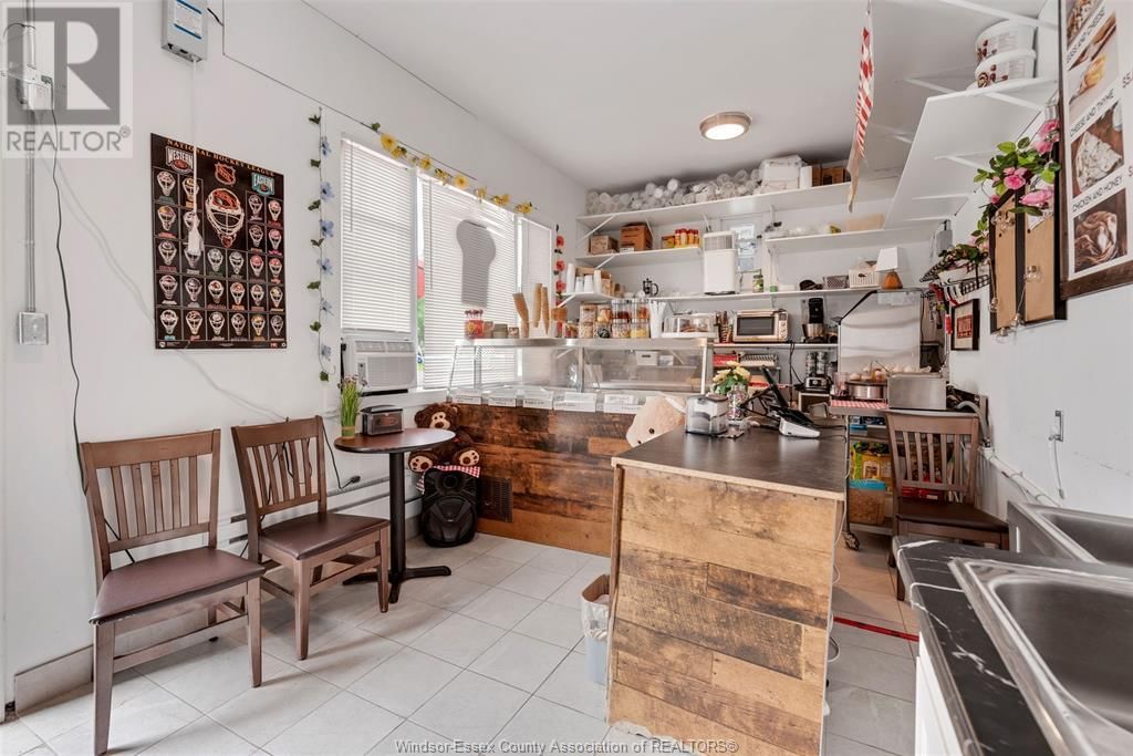 976 HOWARD AVENUE Image 10