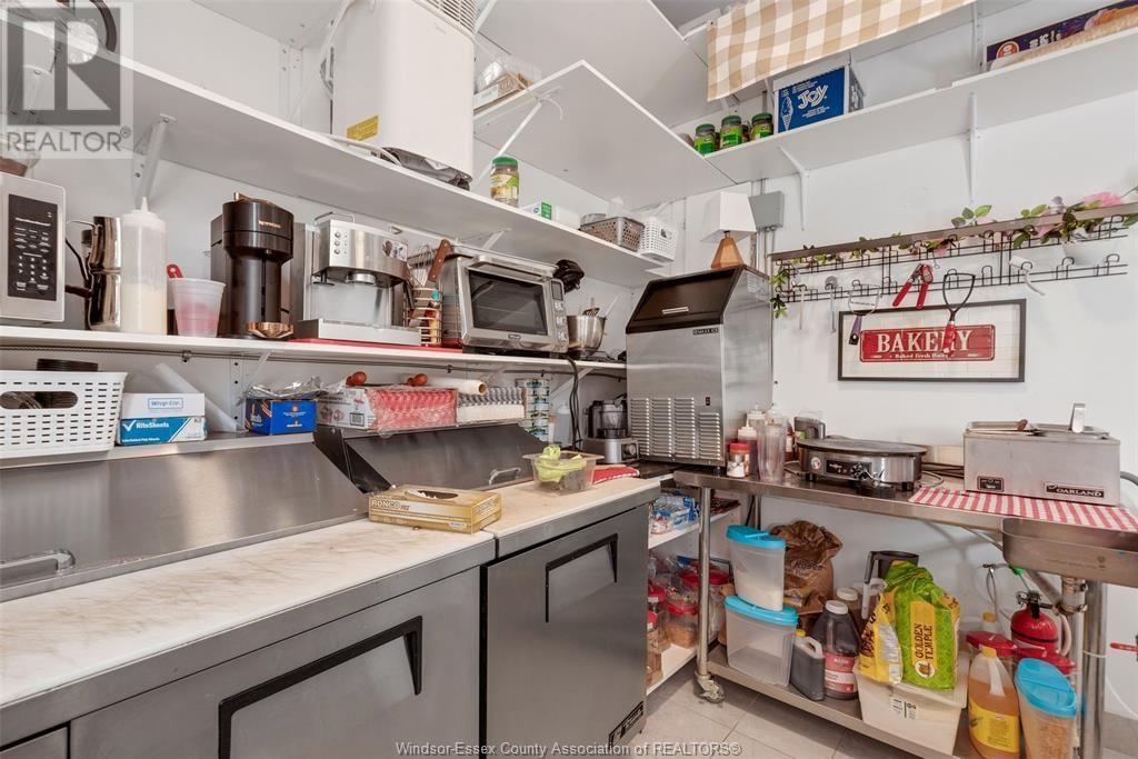 976 HOWARD AVENUE Image 11