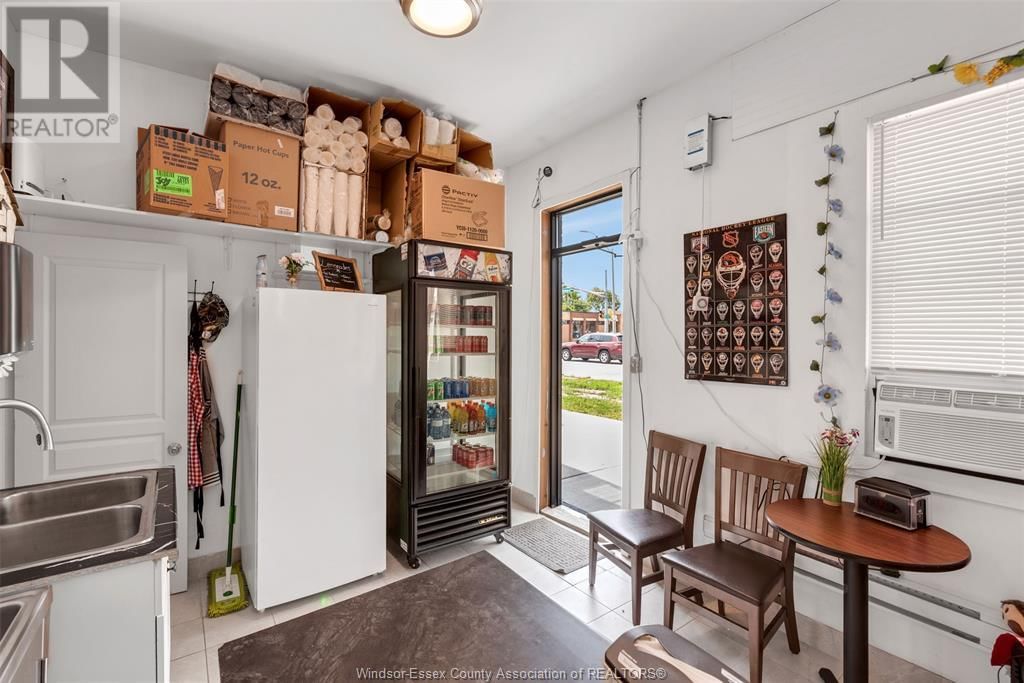 976 HOWARD AVENUE Image 12