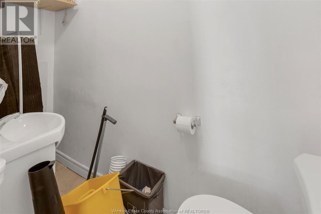 976 HOWARD AVENUE Image 13