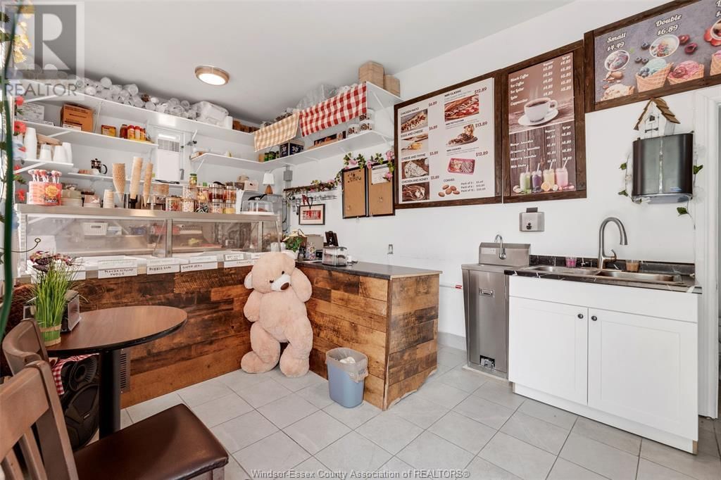 976 HOWARD AVENUE Image 8