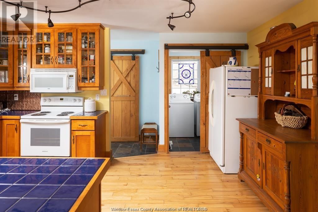 453 ELMSTEAD Image 21