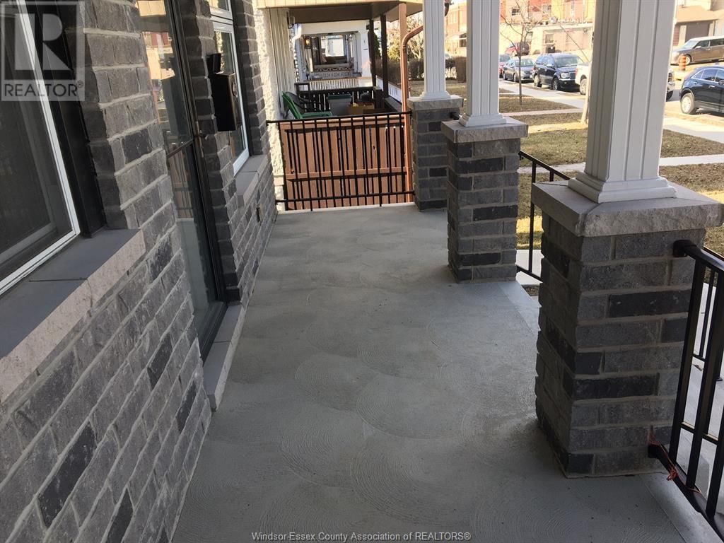 1059 ELSMERE Image 17