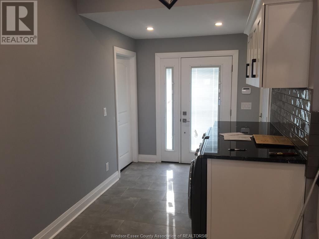 1059 ELSMERE Image 26