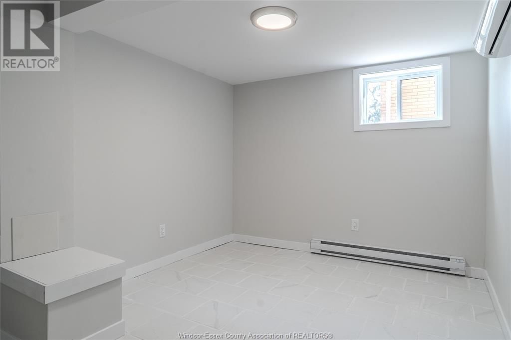 LOWER - 1527 CENTRAL Image 11