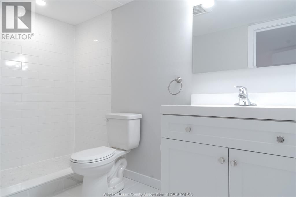 LOWER - 1527 CENTRAL Image 15