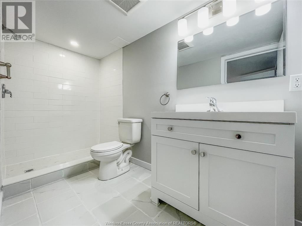 LOWER - 1527 CENTRAL Image 16