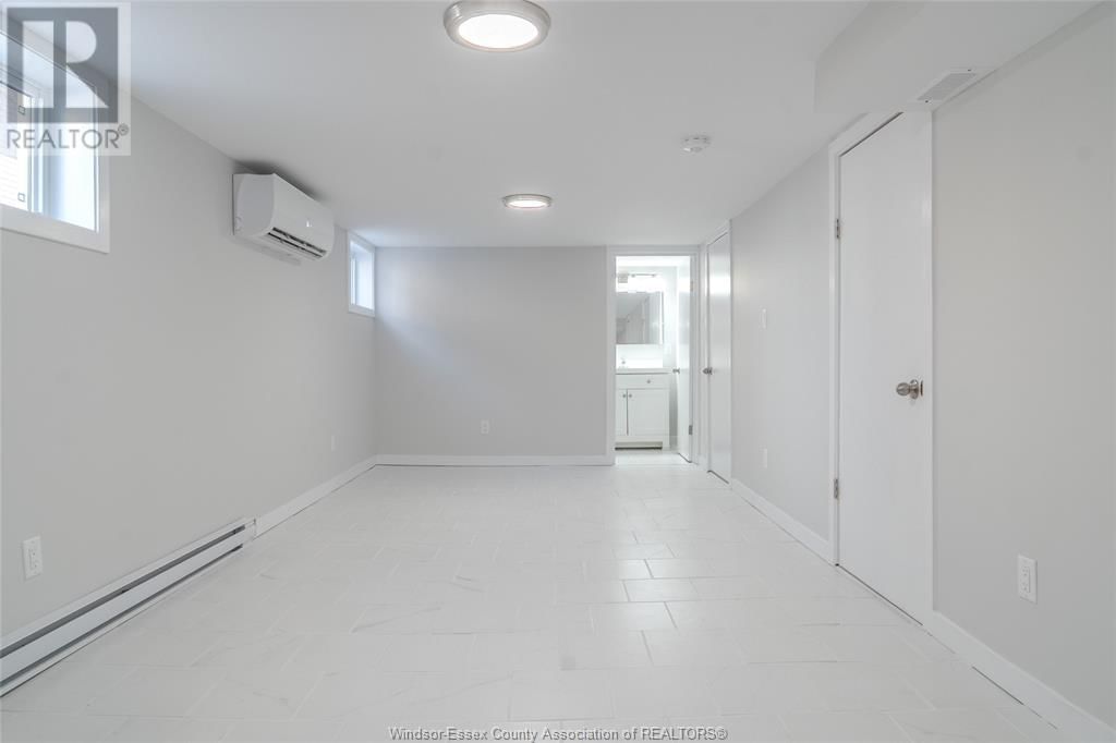 LOWER - 1527 CENTRAL Image 8