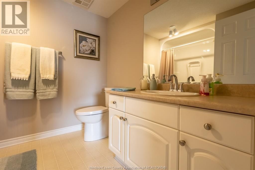 203 - 99 ROBSON Image 17