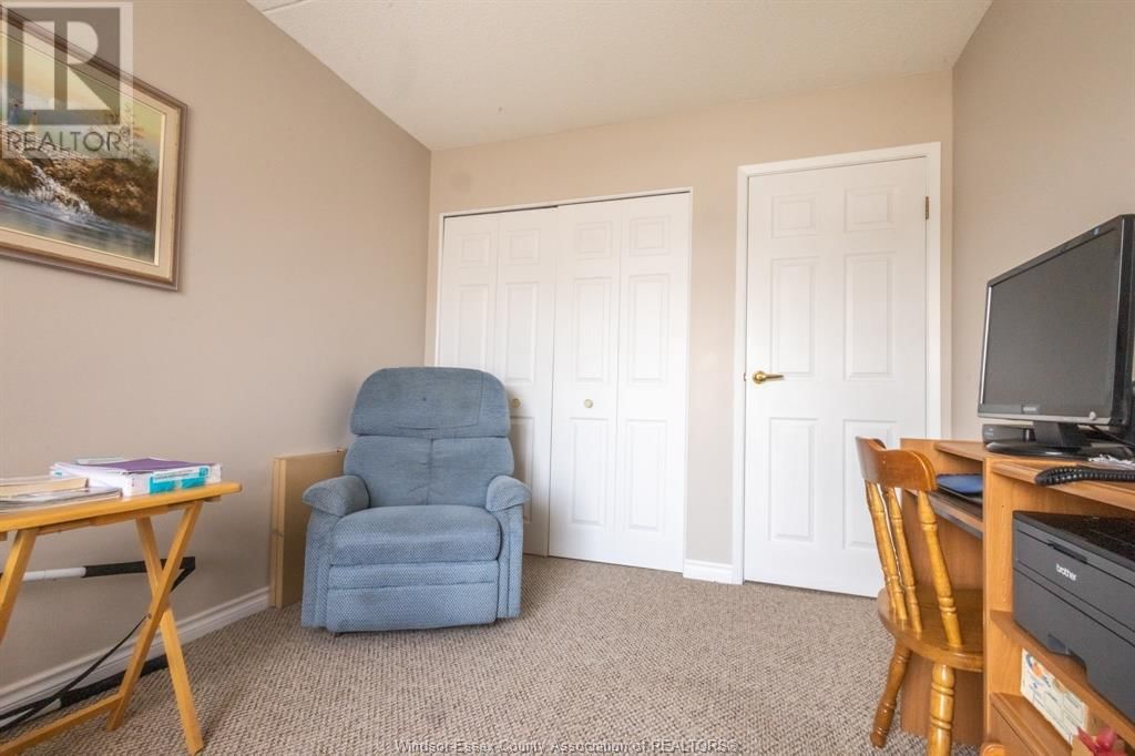 203 - 99 ROBSON Image 19