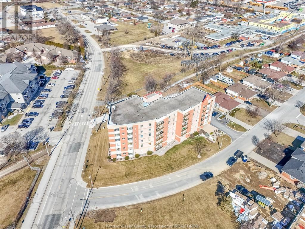 203 - 99 ROBSON Image 35