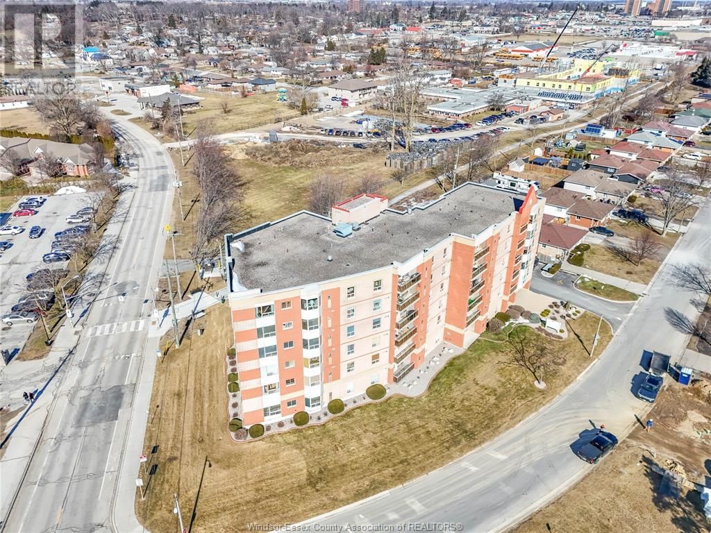 203 - 99 ROBSON Image 36