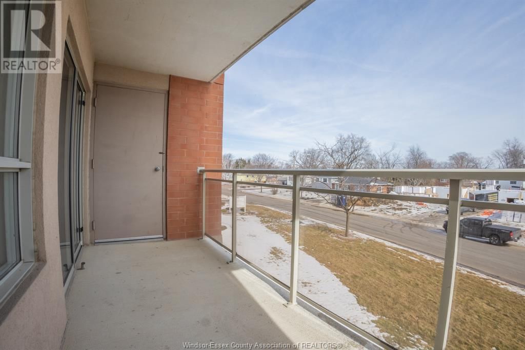203 - 99 ROBSON Image 9