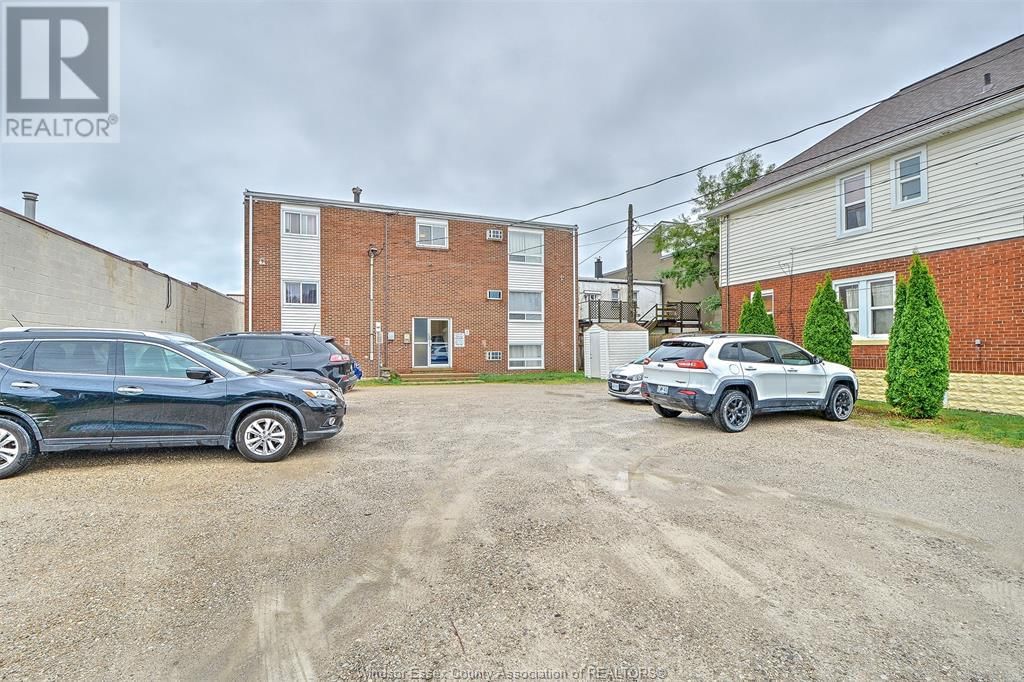 821 PILLETTE Unit# 9 Image 12
