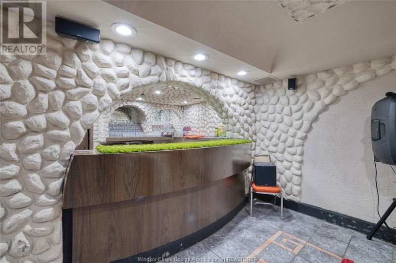 Image #1 of Restaurant for Sale at Tecumseh, Windsor, Ontario
