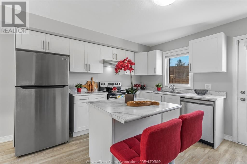 74 - 7768 ASCOT CIRCLE Image 12