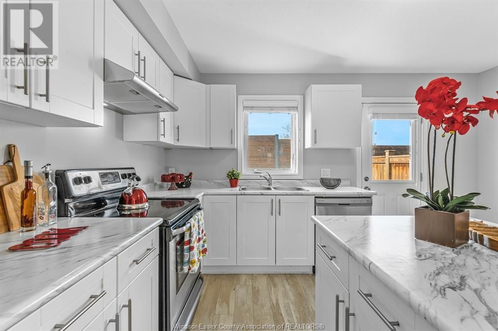 74 - 7768 ASCOT CIRCLE Image 13